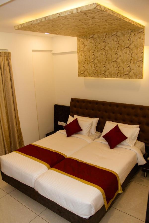 Hotel Golden Amulya Rest Wings Yelahanka Esterno foto