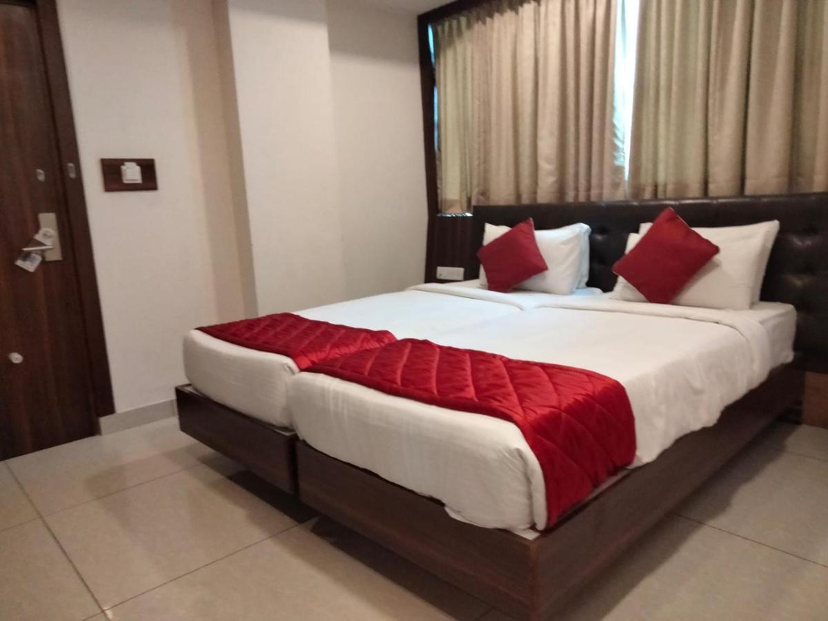Hotel Golden Amulya Rest Wings Yelahanka Esterno foto