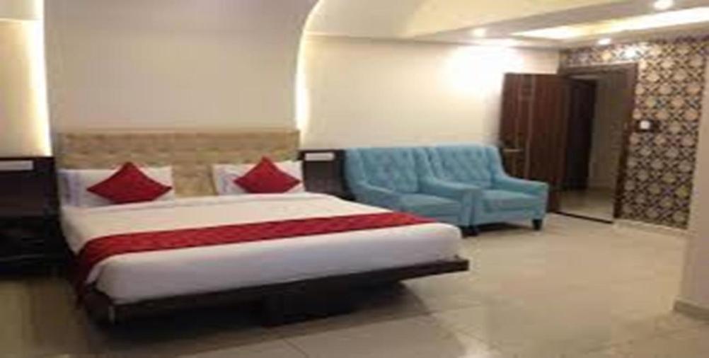 Hotel Golden Amulya Rest Wings Yelahanka Esterno foto