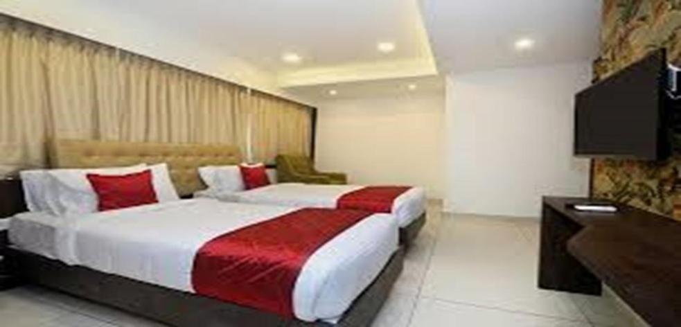Hotel Golden Amulya Rest Wings Yelahanka Esterno foto